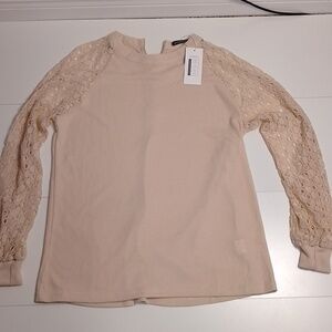NWT Miholl beige  top with lace sleeves size L woman great for spring